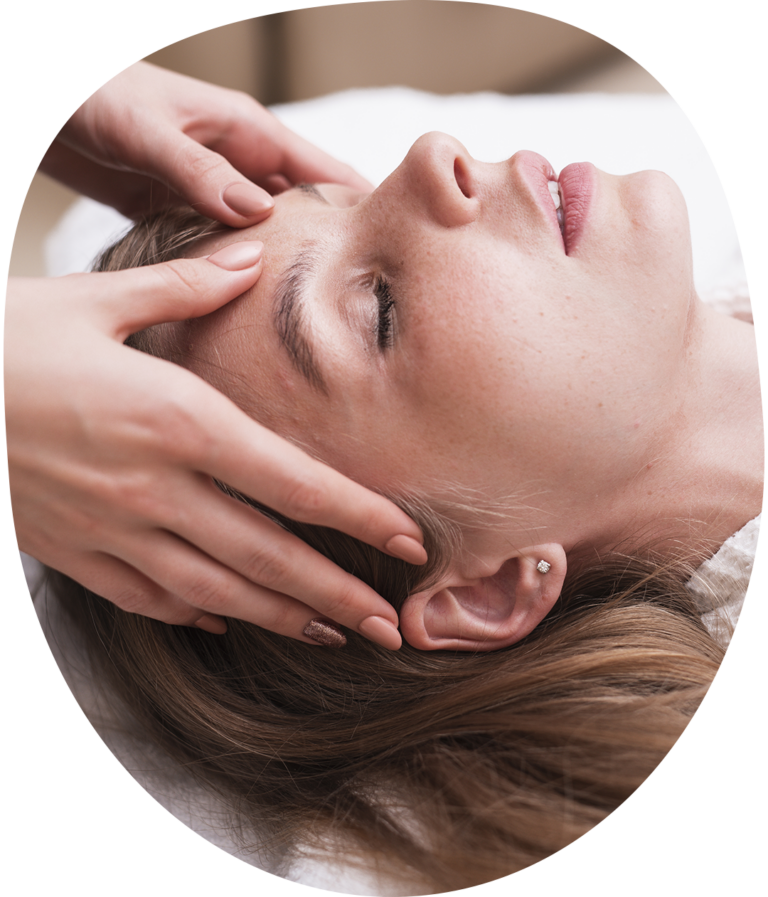 Reiki je energetická terapie podporující harmonizaci energie, uvolnění stresu a vnitřní klid.